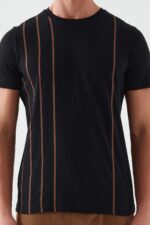 AR2509 طقم شورت قطن للرجال قطعتين بلوز لون اسود مع شورت لون بني - الصورة 2