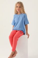 ⁦RP3388-V1 طقم تشيري للفتيات بلوز فلو نصف كم لون ازرق مع بنطال لون وردي⁩ - الصورة ⁦2⁩