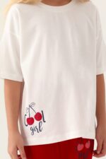 ⁦RP3388-V2 طقم تشيري للفتيات بلوز فلو نصف كم مع بنطال لون احمر⁩ - الصورة ⁦2⁩