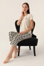 AR2894 طقم بيجاما برمودا للنساء لون بيج - الصورة 2