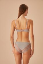 ⁦SW8370 - Lacy Soft Bra Lilac حمالة صدر دانتيل من دون سلك لون ليلك⁩ - الصورة ⁦3⁩