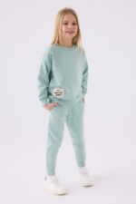 RP3499 V3 تريننج للفتيات لون فستقي فاتح قطن ثلاث خيوط خريفي