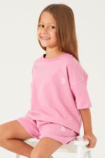 ⁦US1443-4 US POLO ASSN  تريننج للفتيات فلو سايز قطعتين شورت قطن ثلاث خيوط لون زهري⁩ - الصورة ⁦4⁩