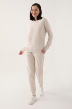 AR2623-S تريننج للنساء لون بيج فاتح قطن ثلاث خيوط مع طاقية - الصورة 6