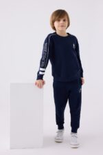 US1937  US POLO ASSN تريننج ماركة يو اس بولو لون كحلي للرياضة مع  مع خطوط باللون الابيض قطن ثلاث خيوط