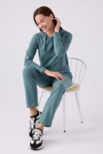 PC8923-S PIERRE CARDIN طقم تريننج للنساء قطعتين مع طاقية لون تركواز - الصورة 4