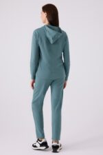 PC8923-S PIERRE CARDIN طقم تريننج للنساء قطعتين مع طاقية لون تركواز - الصورة 3