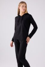 PC8923-S PIERRE CARDIN طقم تريننج للنساء قطعتين مع طاقية لون اسود - الصورة 2