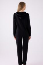 PC8923-S PIERRE CARDIN طقم تريننج للنساء قطعتين مع طاقية لون اسود - الصورة 6