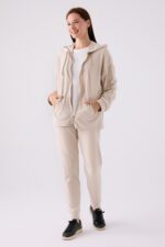 ⁦AR3111-S طقم تريننج للنساء قطعتين لون بيج⁩ - الصورة ⁦7⁩