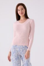 ⁦AR3121-S طقم بيجاما قطن للنساء قطعتين بلوز لون زهري مع بنطال لون ازرق⁩ - الصورة ⁦3⁩