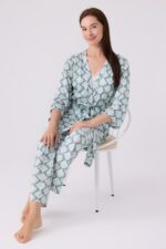 ⁦PC8905-S PIERRE CARDIN طقم بيجاما ثلاث قطع بتصميم مميز⁩ - الصورة ⁦2⁩