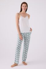 ⁦PC8905-S PIERRE CARDIN طقم بيجاما ثلاث قطع بتصميم مميز⁩ - الصورة ⁦3⁩