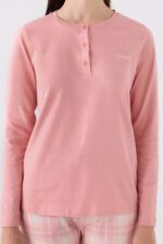 ⁦PC8918 PIERRE CARDIN طقم بيجاما قطن للنساء قطعتين لون زهري مع بنطال كاروهات⁩ - الصورة ⁦4⁩