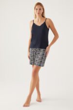 ⁦PC8839-S Pierre Cardin طقم شورت ثلاث قطع مع روب⁩ - الصورة ⁦3⁩