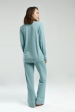 ⁦PC8986-S Pierre Cardin طقم بيجاما بأزرار للنساء قطعتين قطن ربيعي⁩ - الصورة ⁦2⁩