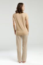 ⁦PC9001 PIERRE CARDIN طقم بيجاما للنساء قطعتين لون رملي⁩ - الصورة ⁦2⁩