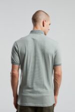 ⁦BMY0044 BENMANAJ بلوز لون فستقي قطن مع قبة  للشباب⁩ - الصورة ⁦2⁩