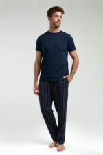 ⁦AR3352-S طقم بيجاما قطن للرجال قطعتين بلوز لون كحلي مع بنطال مقلم⁩ - الصورة ⁦3⁩