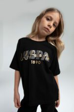 ⁦US2080 US POLO ASSN طقم شورت قطعتين للفتيات لون اسود قطن⁩ - الصورة ⁦2⁩