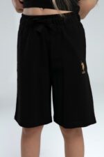 ⁦US2080 US POLO ASSN طقم شورت قطعتين للفتيات لون اسود قطن⁩ - الصورة ⁦4⁩