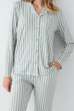 ⁦AR3408-S طقم بيجاما قطن بأزرار للنساء مخططة باللون الاخضر⁩ - الصورة ⁦3⁩