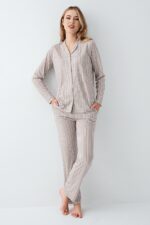 ⁦AR3426-S طقم بيجاما قطن بأزرار للنساء مخططة باللون البيج⁩ - الصورة ⁦3⁩