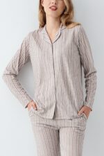 ⁦AR3426-S طقم بيجاما قطن بأزرار للنساء مخططة باللون البيج⁩ - الصورة ⁦4⁩