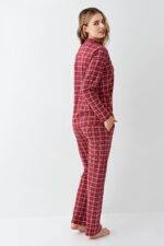 ⁦AR3447-S طقم بيجاما قطن بأزرار للنساء مخططة باللون الاحمر⁩ - الصورة ⁦2⁩