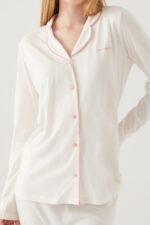 ⁦PC7717-S PIERRE CARDIN طقم بيجاما بأزرار لون ابيض قطن⁩ - الصورة ⁦5⁩