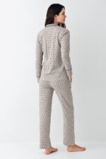 ⁦PC9103-S PIERRE CARDIN طقم بيجاما بأزرار انيق⁩ - الصورة ⁦3⁩