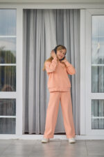 ⁦RP3698 طقم شتوي دافئ للبنات مبطن لون برتقالي⁩ - الصورة ⁦2⁩