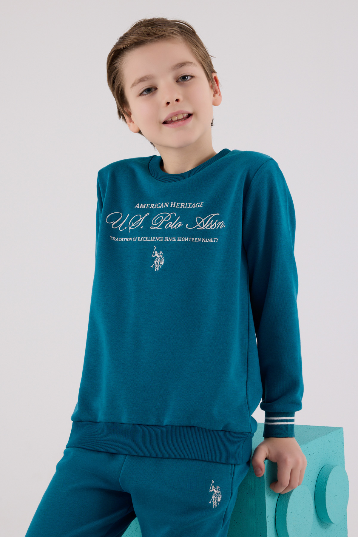 US2225-C-V2 (4) US2225 US POLO ASSN طقم للاولاد لون تركواز قطن مبطن ودافئ - الصورة 1